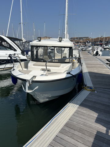 Quicksilver 755 pilothouse