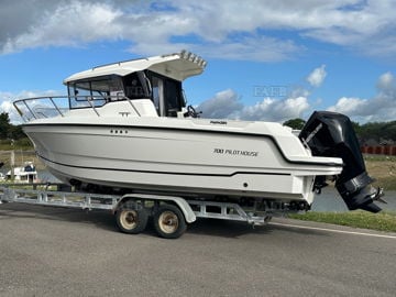 Parker 700 Pilothouse