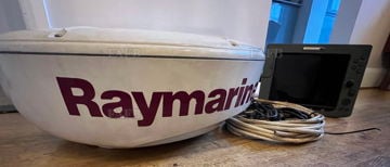 Raymarine E120 Chart Plotter and Radar