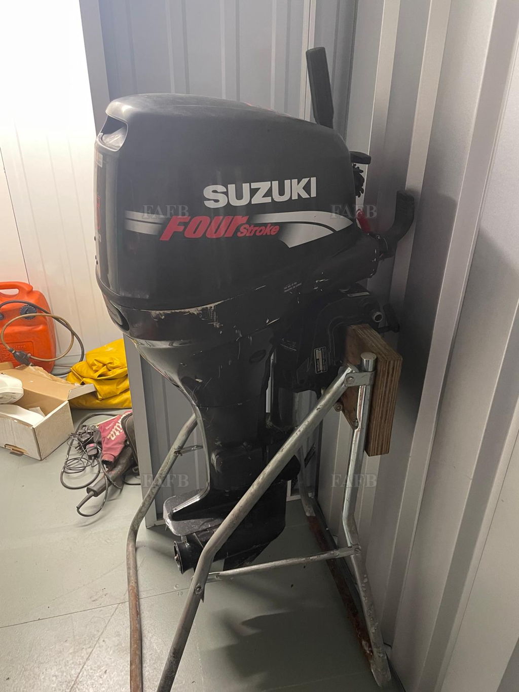 Suzuki DF25 Outboard Motor  25hp Long shaft v Twin