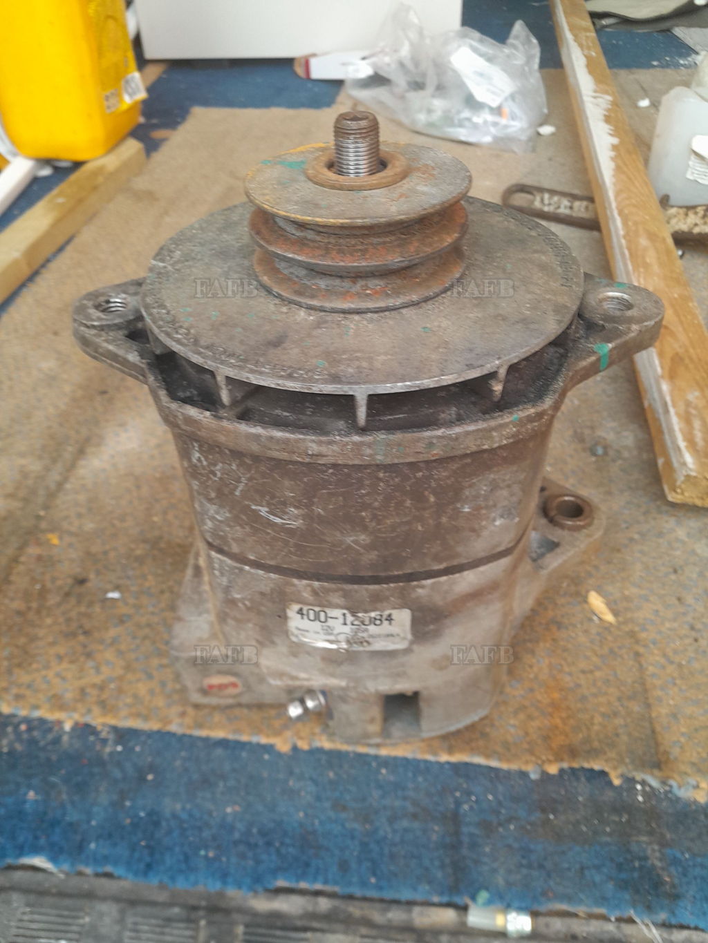 Caterpillar alternator