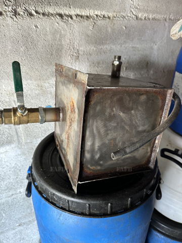 Small hydraulic tank