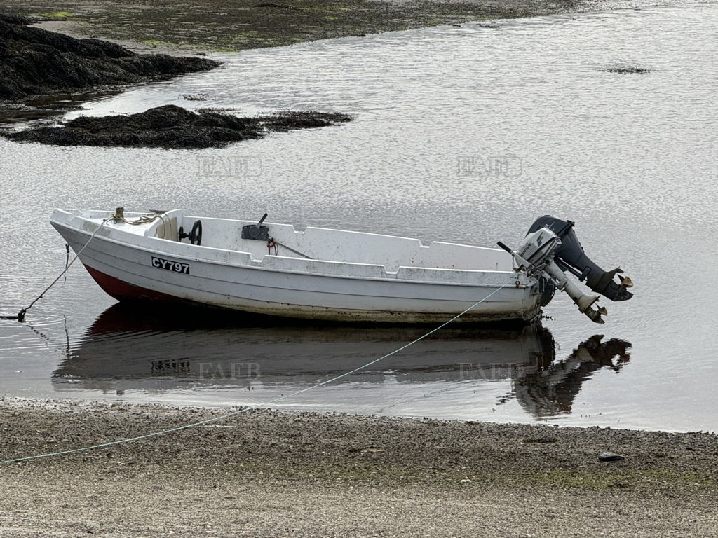 Twin keel open