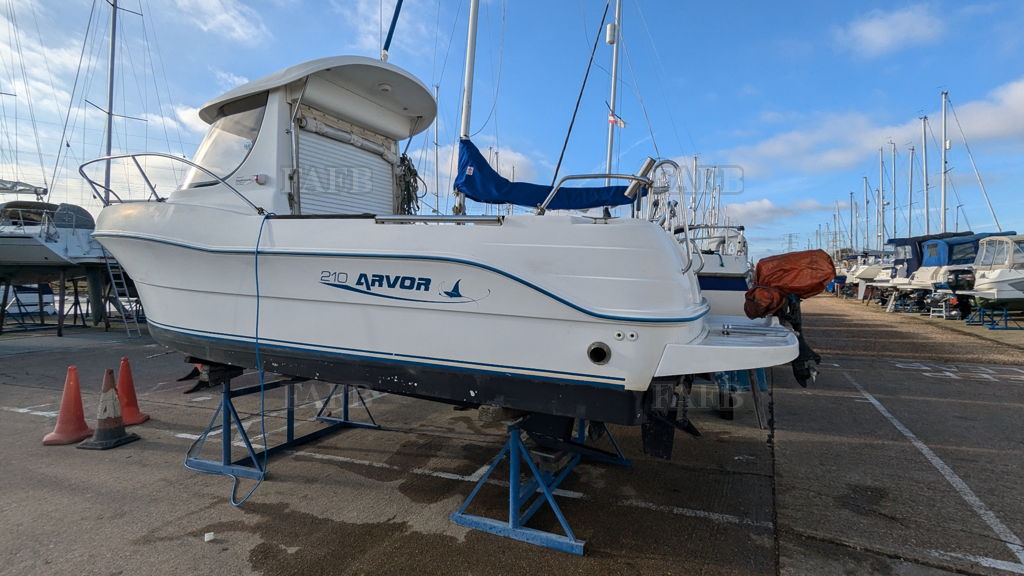 Arvor 210