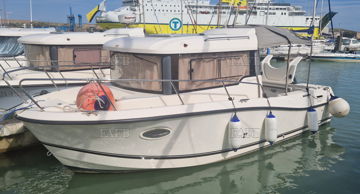 Quicksilver Captur 755 Pilothouse