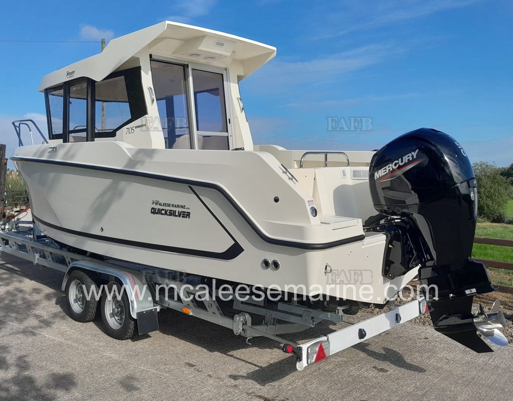 Quicksilver 705 Pilothouse